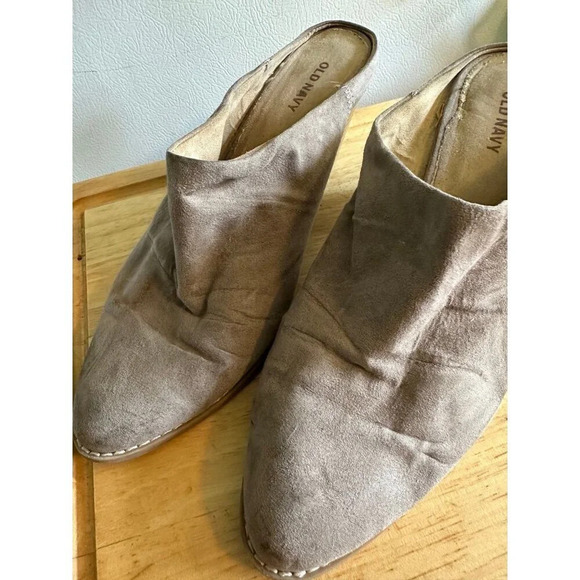 Old Navy Women’s size 10 Suede heels - Picture 3 of 7